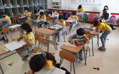 2º graders are writing their final composition