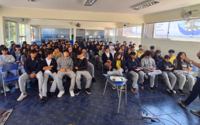 Inspiradora Visita del Dr. Manuel Méndez a Nuestros Estudiantes