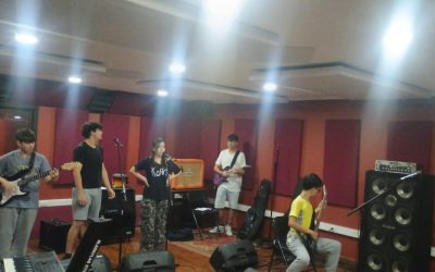Taller de Banda da sus primeros pasos con ensayo en estudio profesional