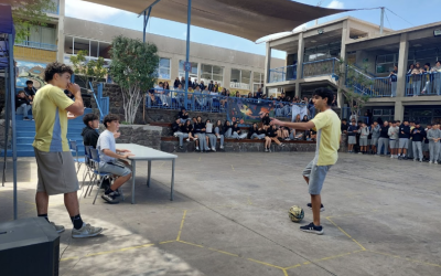 Show de Talentos: entusiasmo y creatividad en el patio Senior